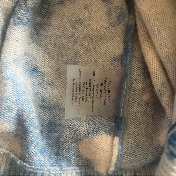 Kinross Cashmere Dreamy Hearts Pullover. Light Blue.  Size M. - Picture 11 of 14